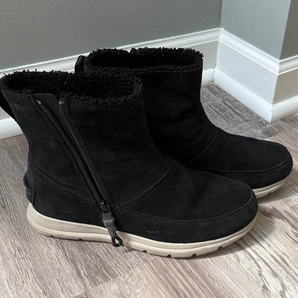 Sorel Black Winter Boots with Tan Soles